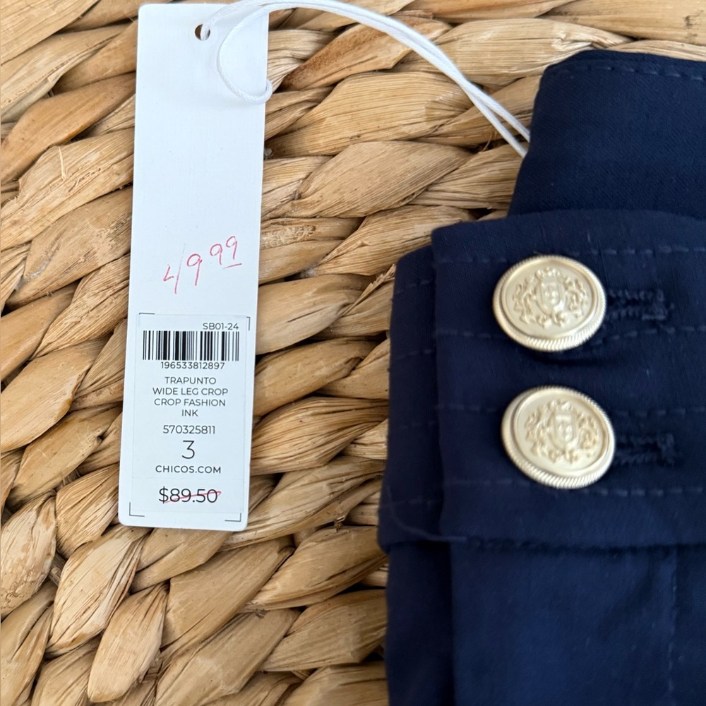 ✨NWT Chicos Trapunto Cropped Pants Navy - Picture 4 of 5